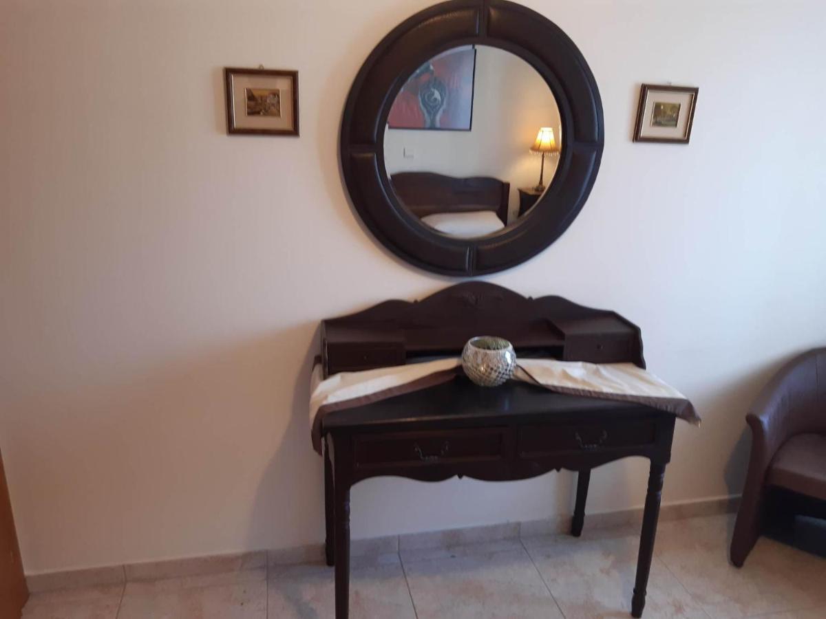 Eclectic Living {free Parking} Apartment
